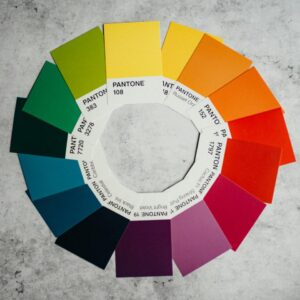 CÓMO COMBINAR LOS COLORES EN TUS LOOKS